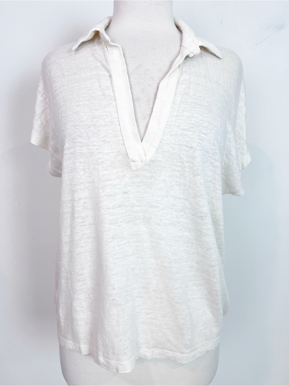 BANANA REPUBLIC OFF-WHITE SHORT SLEEVE V-NECK POLO LINEN SHIRT WOMENS SZ SMALL